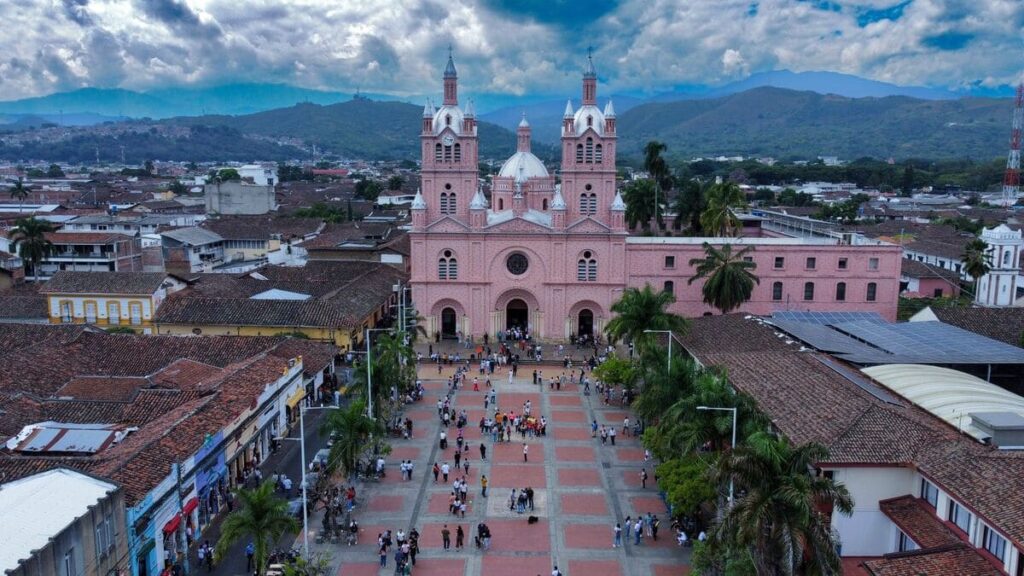 Visita Guadalajara de Buga con esta guía de viajes Buga