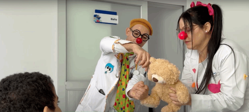 Dudú y Chispitas: la dosis de risa que humaniza la salud en el HUV de Cali