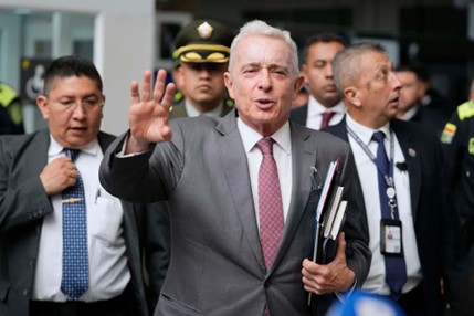 Expresidente Álvaro Uribe condenado a 12 años de prisión Expresidente Álvaro Uribe condenado a 12 años de prisión