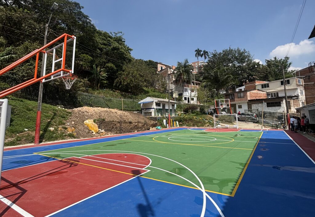 Sede educativa Antonia Santos ya cuenta con nueva placa deportiva Antonia Santos placa deportiva