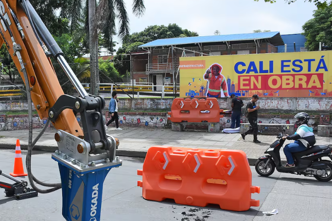 ¿Por qué Cali arregla vías sin huecos? La verdad sobre las obras en la Avenida Ciudad de Cali ¿Por qué Cali arregla vías sin huecos? La verdad sobre las obras en la Avenida Ciudad de Cali