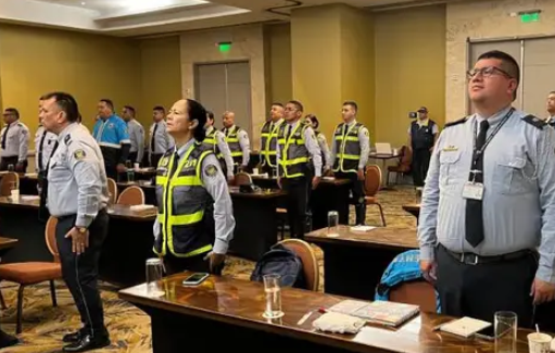 Agentes de tránsito en Cali fortalecen sus capacidades para mejorar los controles viales Cali fortalece la seguridad vial: 160 agentes de tránsito capacitados en controles estratégicos
