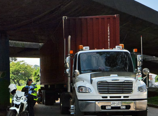 Nuevas rutas y horarios para tractocamiones en Cali: impacto del ‘Plan Ola Verde’ en la movilidad Nuevas rutas y horarios para tractocamiones en Cali: impacto del ‘Plan Ola Verde’ en la movilidad