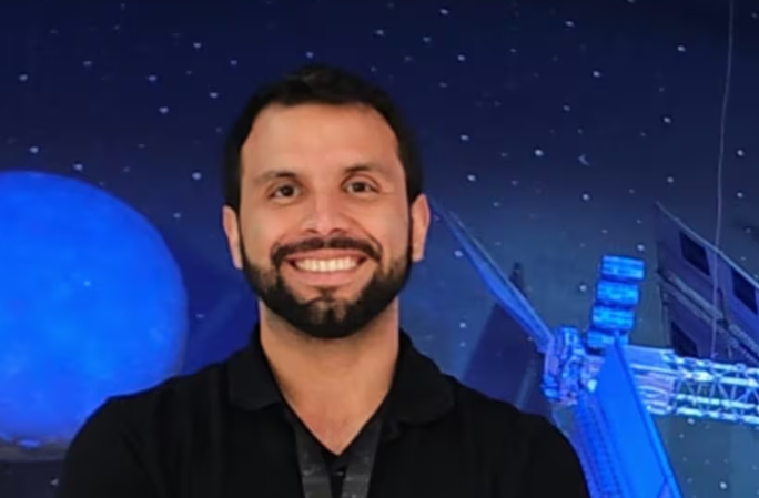 Mauricio Medina, astrónomo caleño y divulgador, presenciará con NASA la misión Artemis II a la Luna. Mauricio Medina, astrónomo caleño y divulgador, presenciará con NASA la misión Artemis II a la Luna.