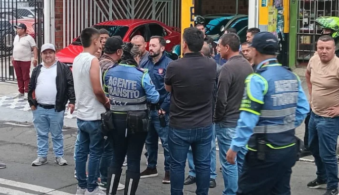 Pasto: autoridades ejecutan operativos contundentes para la recuperación del espacio público y control de la venta Informal de vehículos en la avenida Julián Buchelli Pasto: autoridades ejecutan operativos contundentes para la recuperación del espacio público y control de la venta Informal de vehículos en la avenida Julián Buchelli