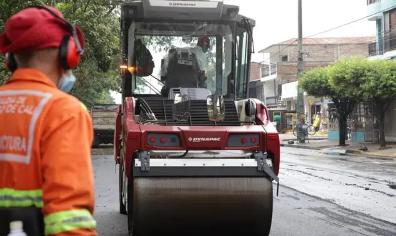 ¡Avanza la recuperación de la malla vial en Cali! nueva maquinaria impulsa obras clave en la Avenida Ciudad de Cali ¡Avanza la recuperación de la malla vial en Cali! nueva maquinaria impulsa obras clave en la Avenida Ciudad de Cali