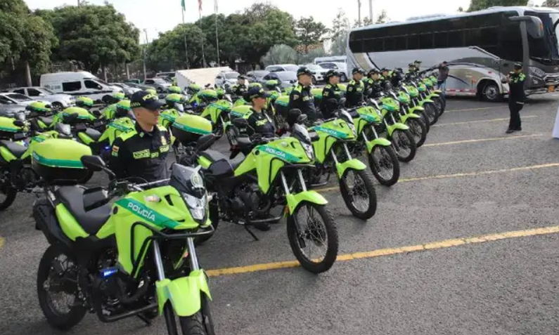 Alcaldía de Cali y Alejandro Eder impulsan seguridad con inversión millonaria: Más movilidad y blindaje para la Policía Metropolitana Alcaldía de Cali y Alejandro Eder impulsan seguridad con inversión millonaria: Más movilidad y blindaje para la Policía Metropolitana