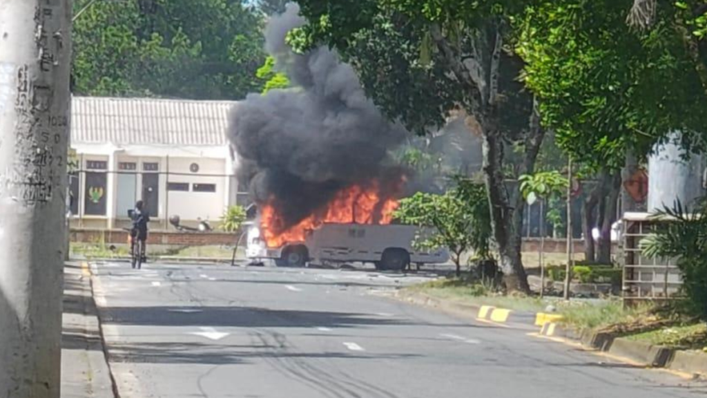 Atentado con explosivos en el Batallón Pichincha genera pánico y cierres viales en Cali Atentado en Cali