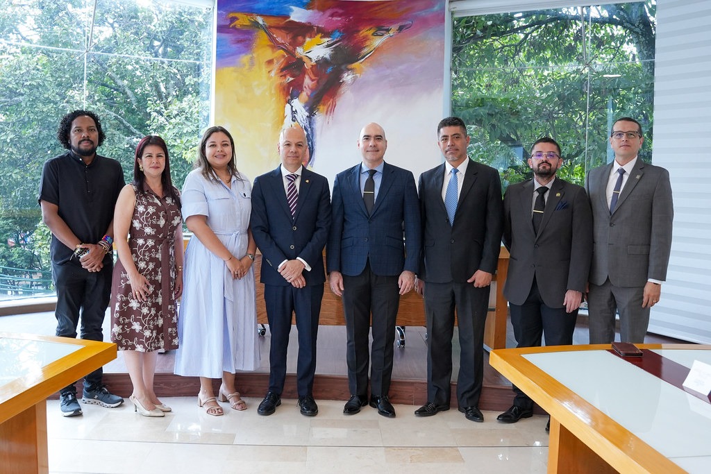 Histórico encuentro: presidente de la Corte Suprema de Justicia visitó la Universidad Santiago de Cali