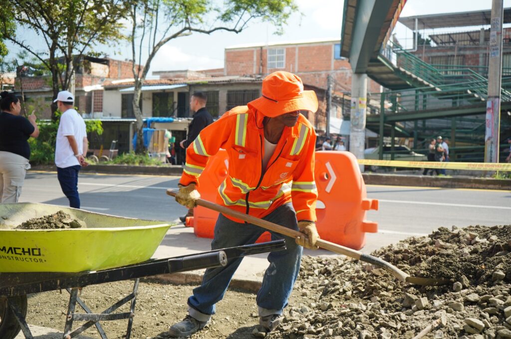 Vía Ciudad de Cali avanza por tramos: Infraestructura entrega balance de las obras y anuncia nueva adjudicación Obras de la Av. Ciudad de Cali en el oriente de la ciudad