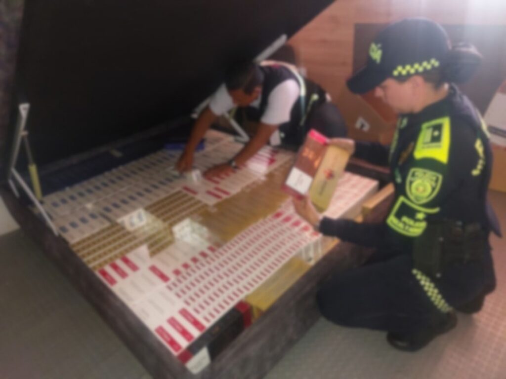Hallan más de 66.000 cigarrillos de contrabando ocultos dentro de una cama en Buga